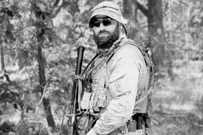 Схилимо голови. Футболіст, боєць Азова загинув під Кремінною