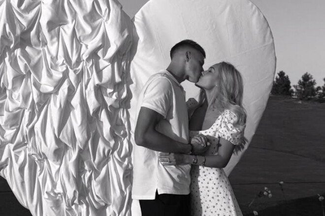 Бражко зробив пропозицію дівчині, якій подобався Мудрик. Вже є відповідь