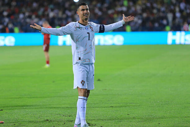 Дубль Роналду, спаринги юнацьких збірних, рішення WBO щодо Усика, фінал USO