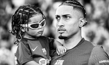 ФОТО. Футболист Барселоны обвинил Диснейленд в расизме. Что случилось?