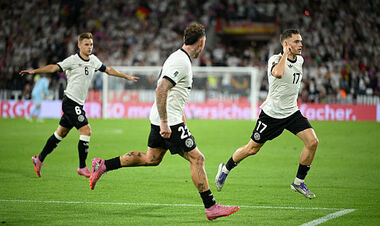 Selection of the World Cup. Germany won the first victory, Slovakia has hardly taken 3 points