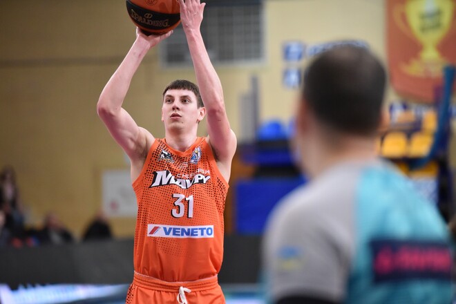 Черкаські Мавпи продовжили контракт із форвардом