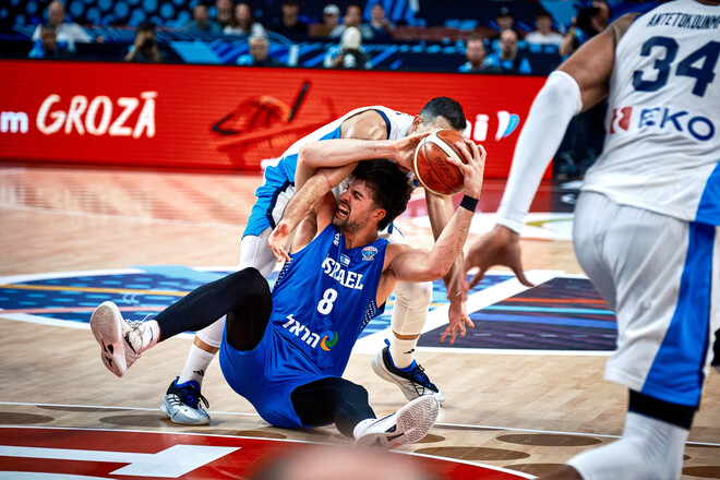 Євробаскет-2025. Дабл-дабл Адетокумбо вивів Грецію у чвертьфінал