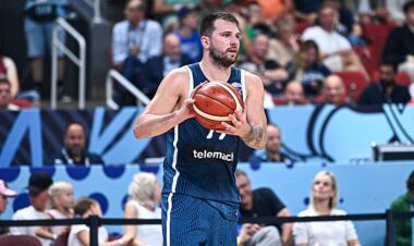 Лука Дончич продолжает лидировать на Евробаскете по трем показателям