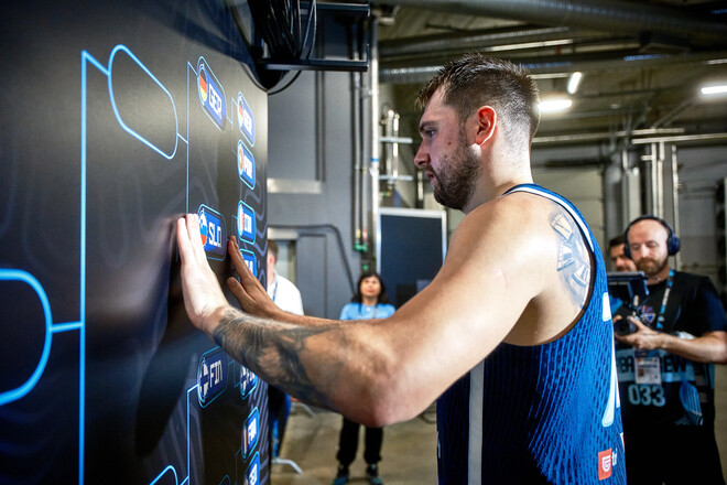 ФОТО. Леброн Джеймс відзначив гру Дончича на Євробаскеті
