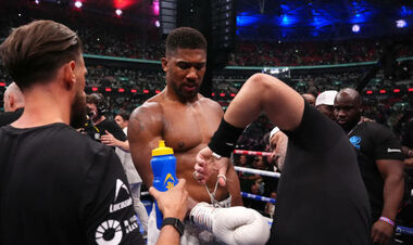 Промоутер Джошуа честно сказал, почему боя с Итаумой сейчас не будет