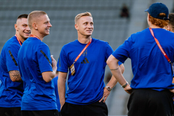 ФОТО. Игроки сборной Украины уже прибыли на матч против Азербайджана