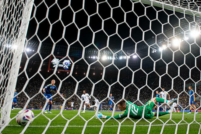 Ексарбітр ФІФА оцінив спірні моменти у грі Азербайджан – Україна