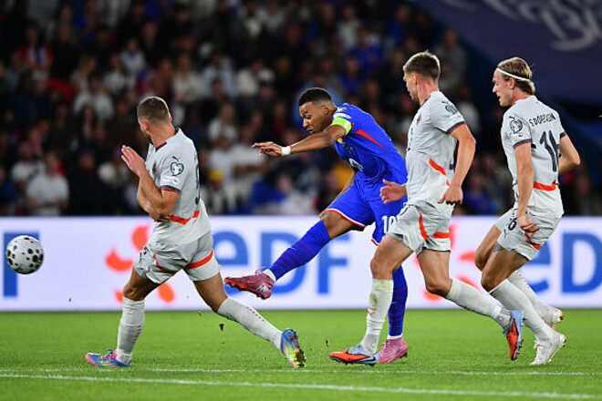 Вольова перемога півнів. Франція, пропустивши першою, переграла Ісландію