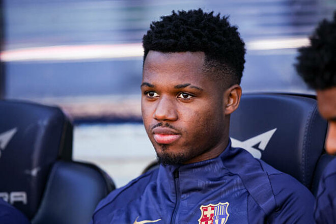 Барселона просит своего футболиста покинуть клуб. Он требует за это деньги