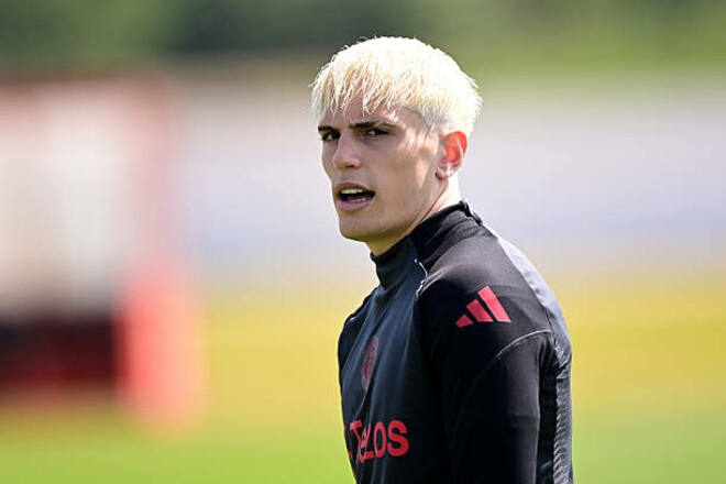 ФОТО. Молодой талант МЮ сменил имидж перед финалом Лиги Европы