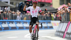 Giro d'Italia 2025. Победителем одиннадцатого этапа стал Ричард Карапас