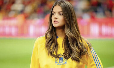 ФОТО. Украинская журналистка покорила Баку своей красотой