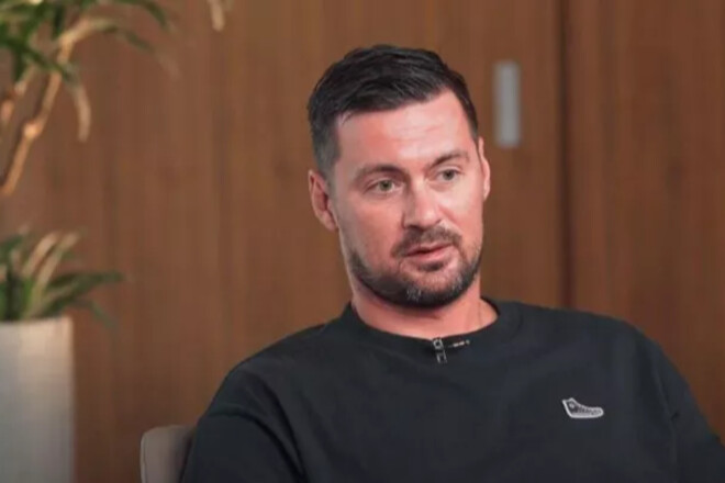 МІЛЕВСЬКИЙ: «Чому ти почав хапатися за обличчя? Арбітр змінив рішення»