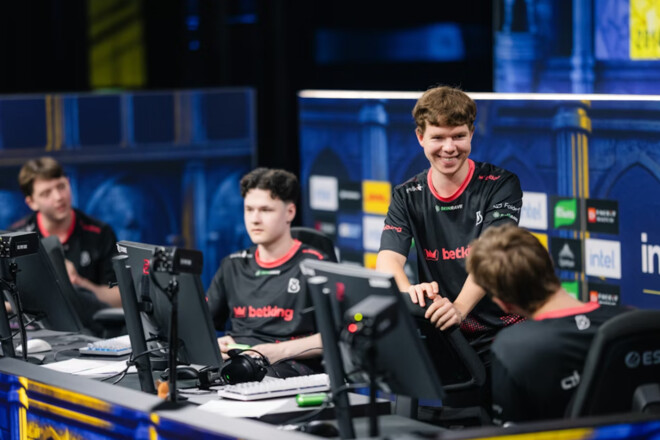 З ким гратимуть NAVI та B8? Пари стартового ігрового дня StarLadder з CS2