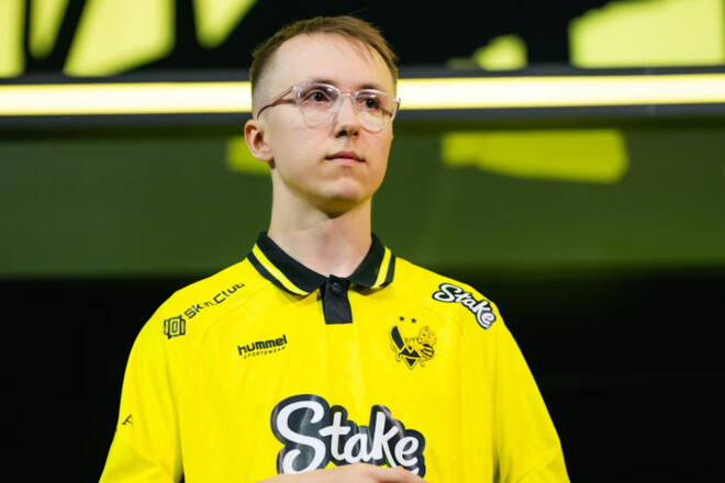 ФОТО. Звезда Vitality по CS2 попал в аварию на своем авто