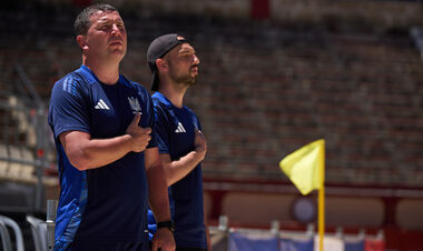 Тренер збірної України відповів на критику через російську мову