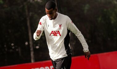 ВІДЕО. Шведський форвард Ісак провів перше тренування з Ліверпулем