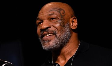 Майк Тайсон змінив прогноз на головний бій століття