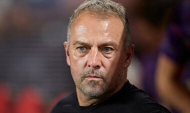 Звезды Барселоны чуть не подрались на тренировке. Флик вмешался