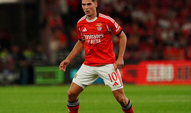 Дебют Судакова за Бенфіку, драма у пляжному футболі, медаль на ЧС з боксу