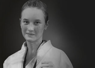 Склоним головы. Российское оружие убило 12-летнюю спортсменку с семьей