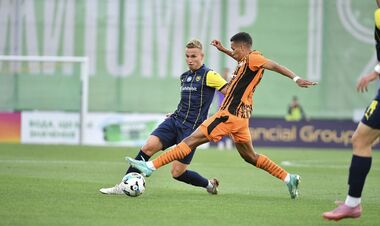 ФОТО. Суперечки з суддею. Гравці матчу Металіст 1925 – Шахтар розбили двері