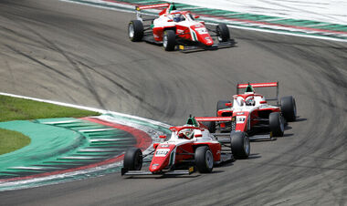 Финал. Александр Бондарев 2025 в гонках Ф-4 Европы. Смотреть онлайн LIVE