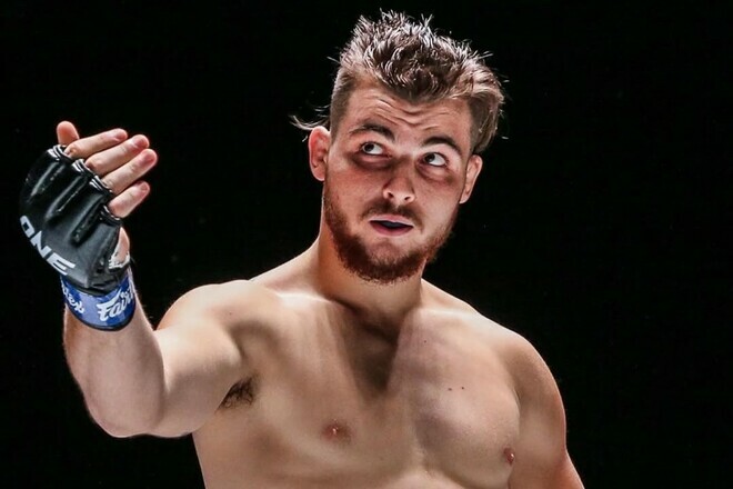 Українець Донченко знищив бразильця в дебютному поєдинку під егідою UFC