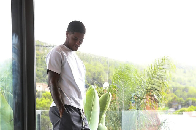 ФОТО. Футболіста Барселони розкритикували за «обрізання вух»