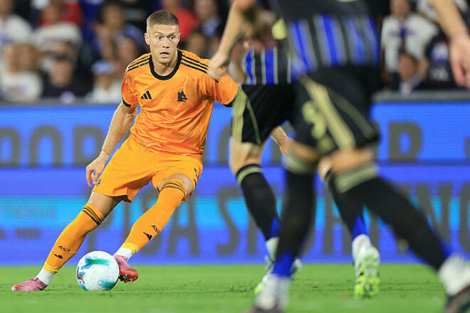 В Италии объяснили, почему Довбик потерял место в основе Ромы