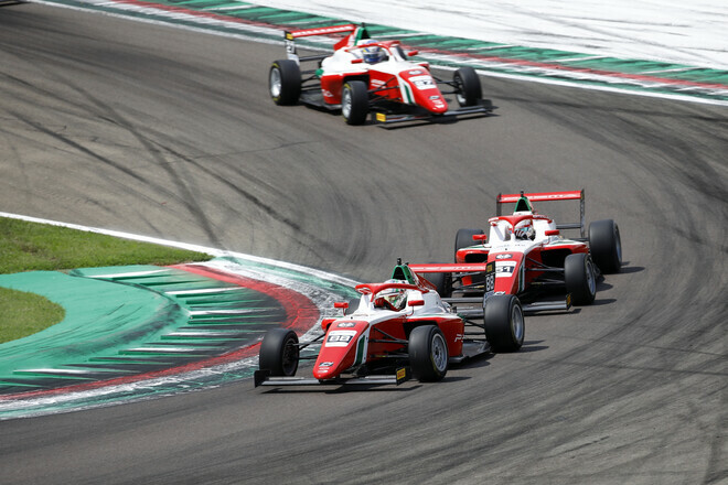 Финал. Александр Бондарев 2025 в гонках Ф-4 Европы. Смотреть онлайн LIVE