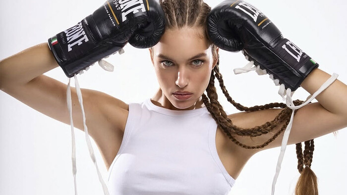 ФОТО. Украинская телеведущая впечатлила новым образом и пошутила про борщ