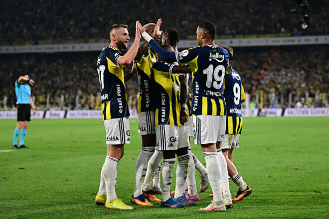 Дебют Онана. Трабзонспор с украинцами уступил Фенербахче