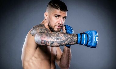 Амосов намекнул на возвращение в октагон: «Скоро отправляемся»