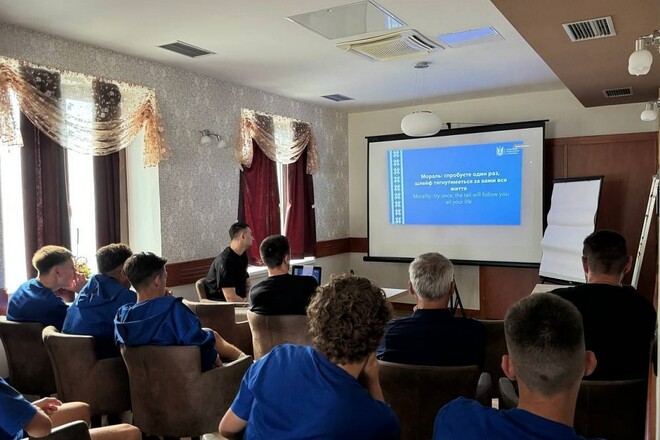 ФОТО. У Комітеті етики УАФ прочитали лекції для юнацьких збірних України