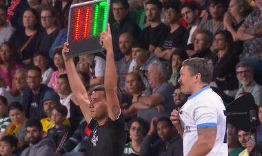 ФОТО. Усик вийшов на заміну за зірок світу на 22-й хвилині матчу в Лісабоні