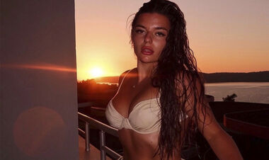 ФОТО. Дружина футболіста УПЛ з'явилася в крихітному бікіні. Вогонь