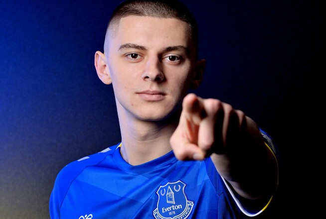 Эвертон получил предложение о трансфере Миколенко от топового клуба