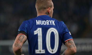 Ходить до церкви. Відомо, чим Мудрик займається у Лондоні