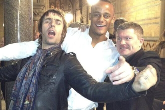 Раритетне фото з Манчестера. Компані зворушливо попрощався з Хаттоном