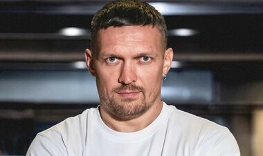 ФОТО. Усик відвідав матч Ліги чемпіонів. Його вибір був очевидним