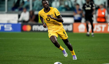 ФОТО. Игрок Боруссии отыграл матч ЛЧ без собственной фамилии на футболке