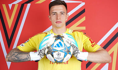 В Португалии выбрали лучшего игрока Бенфики в матче ЛЧ. Это украинец