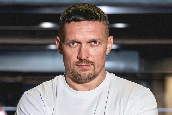 ФОТО. Усик посетил матч Лиги чемпионов. Его выбор был очевиден