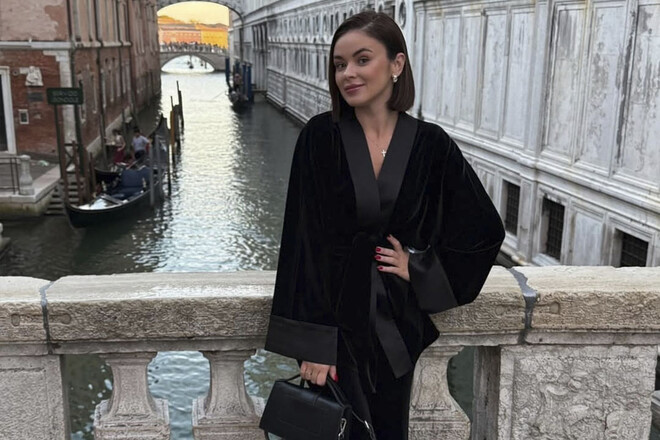 ФОТО. Жена Лунина неожиданно вернулась в Украину. Нашла новый клуб для мужа