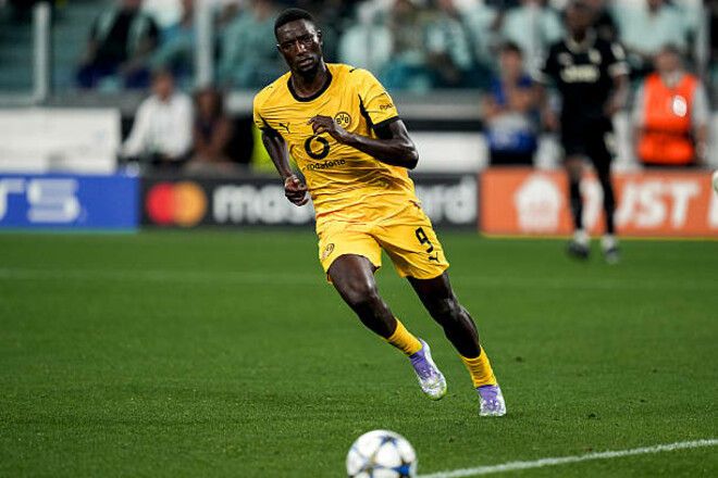 ФОТО. Игрок Боруссии отыграл матч ЛЧ без собственной фамилии на футболке