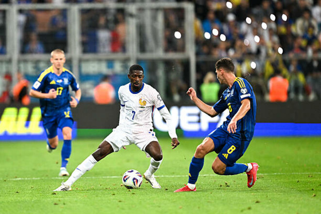 ФОТО. Ціни вражають. УАФ продає футболки збірної України з автографами