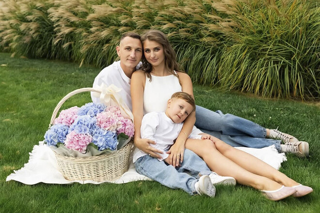 ФОТО. У родині голкіпера збірної України поповнення