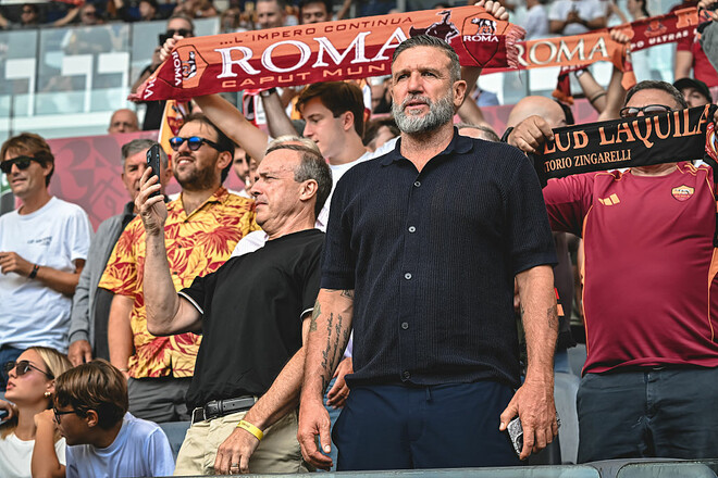 Відомий екс-гравець Роми назвав головні слабкості Довбика у Ромі